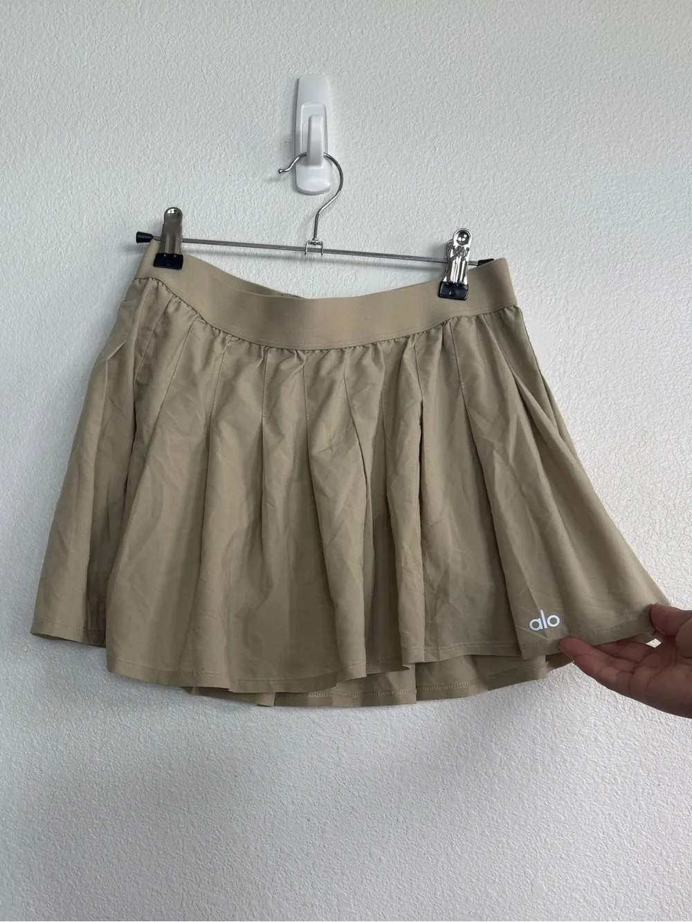 ALO Yoga Khaki/Tan Pleated Athletic Skort